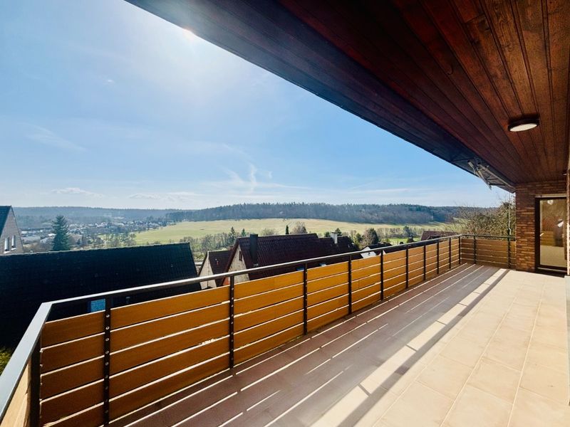 Modernisierte Wohnung mit Haus-in-Haus-Charakter und traumhaftem Talblick